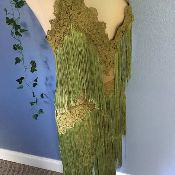 Previously owned and only worn twice. - Picture 4 of 8